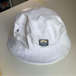 Newhattan bucket hat